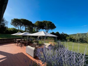 Outdoor dining - Room 'Santa Lorica - Camera 13' with Shared Pool, Wi-Fi and Air Conditioning (Sassetta)