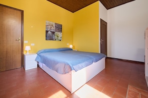 1 bedroom, WiFi, bed sheets - Room 'Santa Lorica - Camera 13' with Shared Pool, Wi-Fi and Air Conditioning (Sassetta)