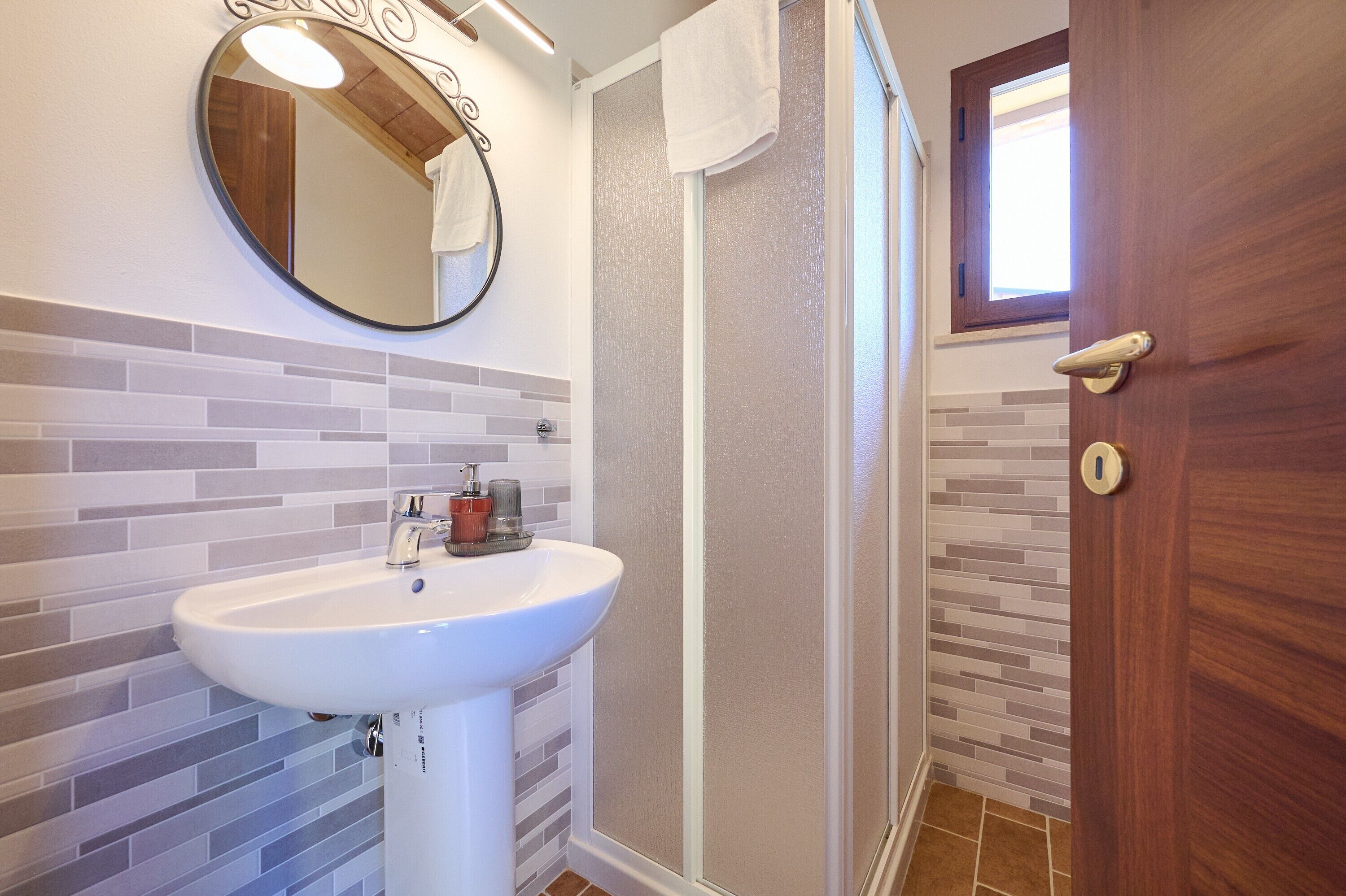 Shower, towels