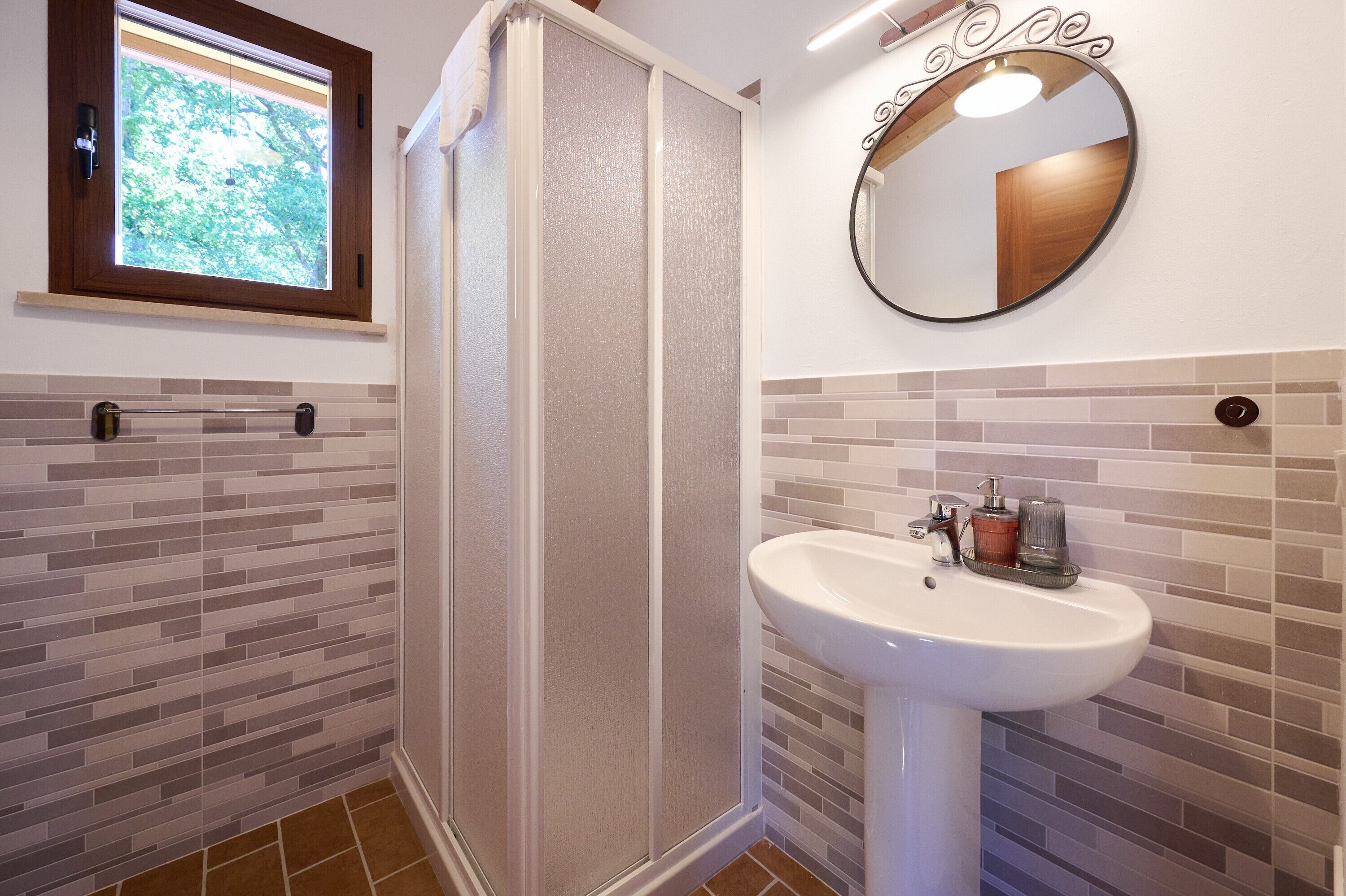 Shower, towels