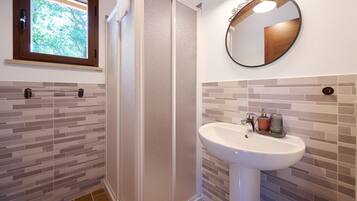 Shower, towels