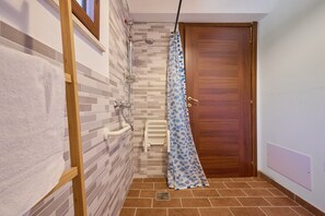 Shower, towels