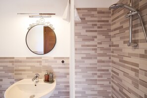 Shower, towels