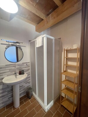 Shower, towels