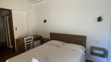 1 habitación, wifi y ropa de cama