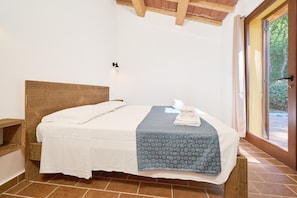 1 bedroom, WiFi, bed sheets - Room 'Santa Lorica - Camera 19' with Shared Pool, Wi-Fi and Air Conditioning (Sassetta)