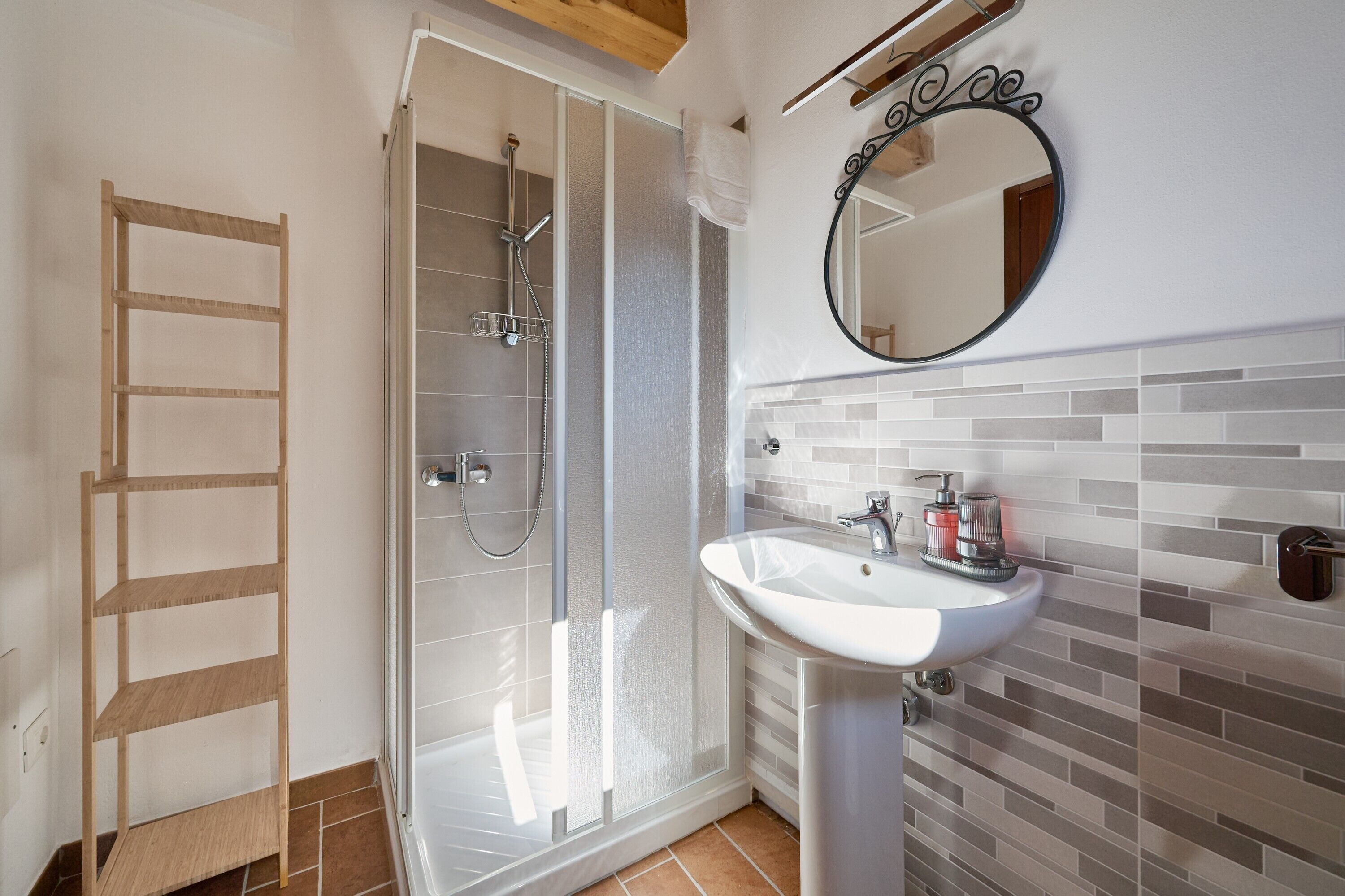 Shower, towels