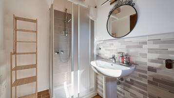 Shower, towels
