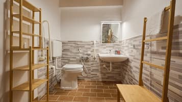 Shower, free toiletries, towels