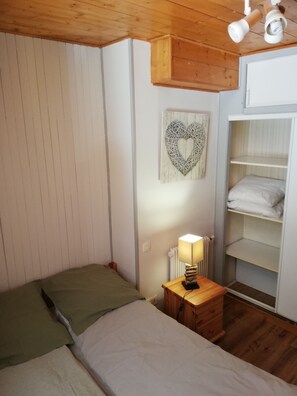 1 makuuhuone, silitysrauta/-lauta, vauvan matkasänky, ilmainen Wi-Fi