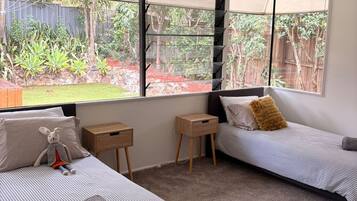 3 camere, una scrivania, ferro/asse da stiro, Wi-Fi gratuito