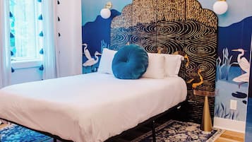 2 bedrooms, desk, iron/ironing board, travel crib