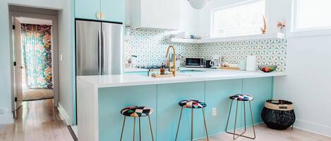 Refrigerador, microondas, horno, placa de cocina