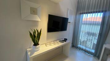 Smart TV, libri, impianto stereo