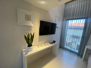 Smart-TV, Bücher, Stereoanlage