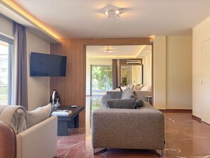 Living area - Luxurious & Spacious Flat in Glyfada Center (Glifada)