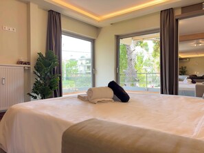 Iron/ironing board, WiFi, bed sheets - Luxurious & Spacious Flat in Glyfada Center (Glifada)