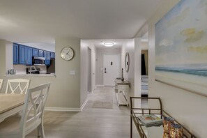 Interior - Courtside 52- ground level 2BR flat! (Hilton Head Island)