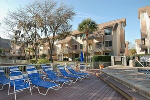 Terrace/patio - Courtside 52- ground level 2BR flat! (Hilton Head Island)
