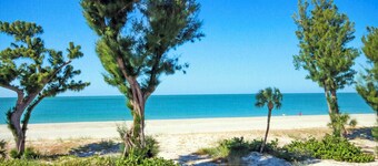 South Seas Beach Cottage 1415: Newly Remodeled Gulf-Front Bliss