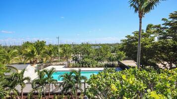 Een verwarmd zwembad