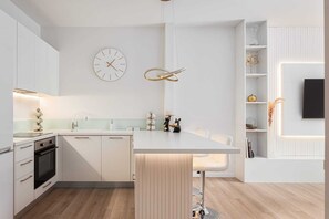 Refrigerador, microondas, horno, placa de cocina