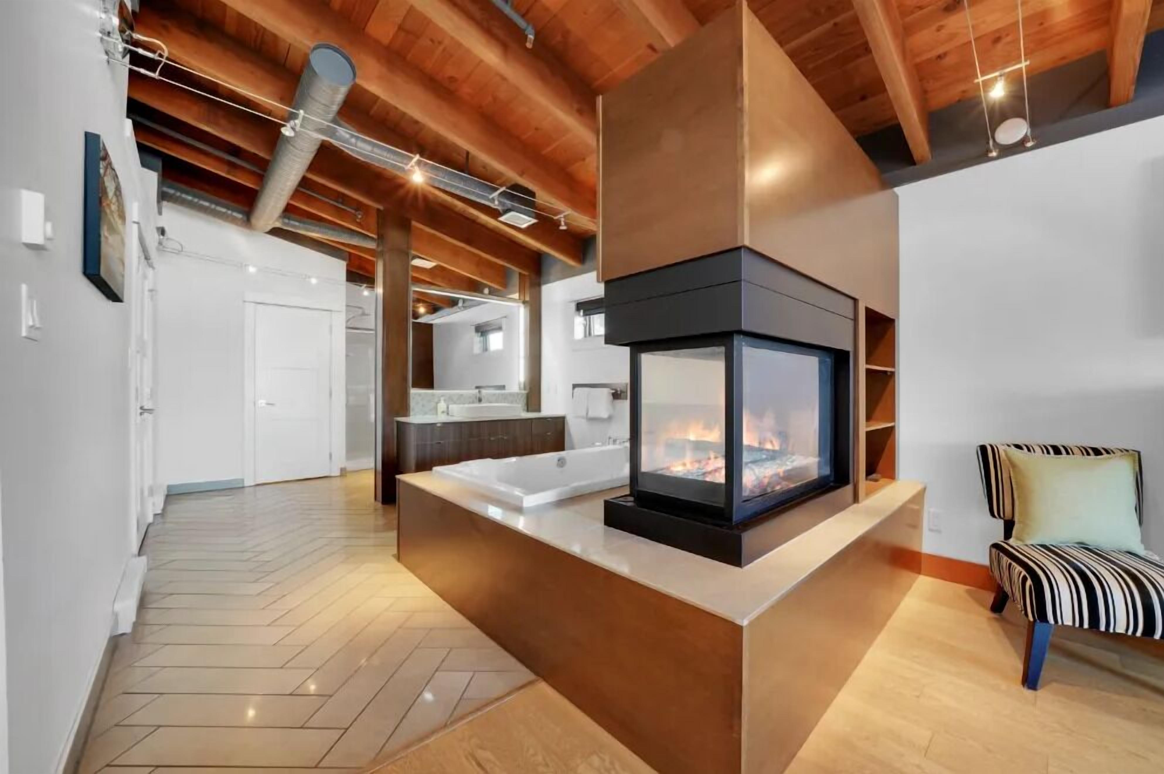 Down duvets, iron/ironing board, free WiFi, bed sheets