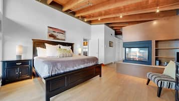 Penthouse Apartment, Harbor View | Bàn ủi/dụng cụ ủi quần áo, truy cập Internet không dây miễn phí