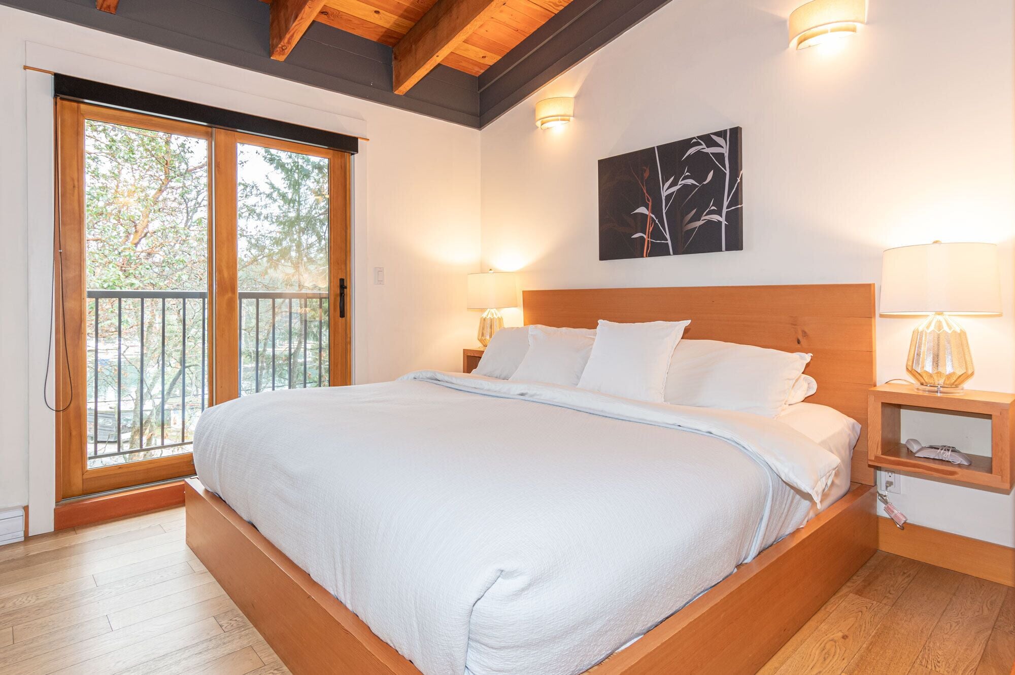 Down duvets, iron/ironing board, free WiFi, bed sheets