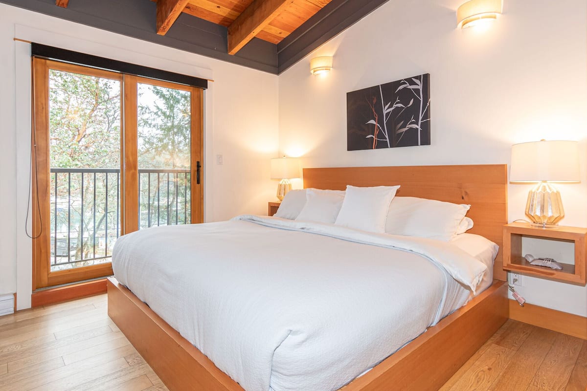 Iron/ironing board, free WiFi