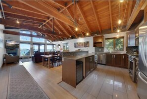 Penthouse Apartment, Harbor View | Private kitchen | Fridge, microwave, oven, stovetop - Mariner's Loft (Salt Spring Island)