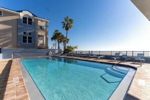 Opvarmet pool