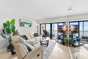 Smart TV, DVD player - 302 Villa Madeira, Beach Front, Breathtaking Views (Madeira Beach)