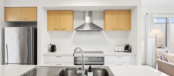 Modern Family Home sleeps 8