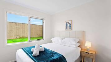 4 bedrooms, desk, iron/ironing board, travel crib