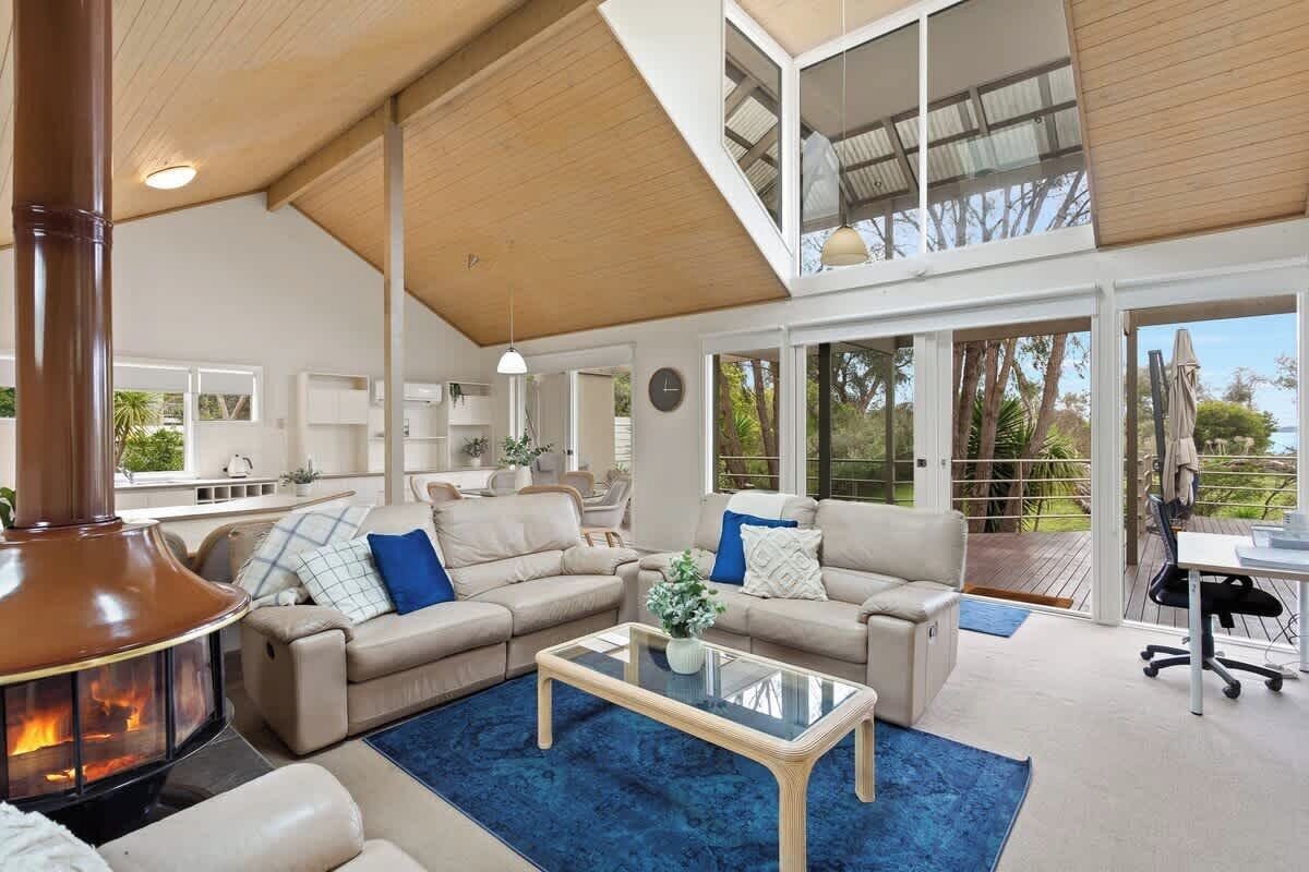 TV, fireplace, offices