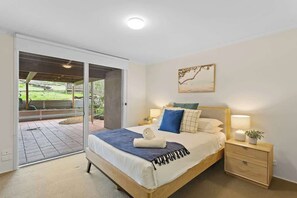 4 bedrooms, iron/ironing board, travel crib, WiFi - Private Access to Beach, Oceanview with Home Gym (Silverleaves)