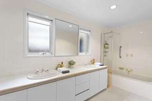 Shower, hair dryer - Private Access to Beach, Oceanview with Home Gym (Silverleaves)