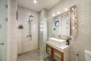 Douche, baignoire à remous