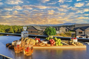 Outdoor dining - Sleeps 26 | Sky Deck | Arcade | Golf | Waterpark (Sevierville)