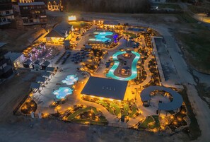 Exterior - Sleeps 26 | Sky Deck | Arcade | Golf | Waterpark (Sevierville)