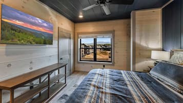 7 bedrooms, desk, iron/ironing board, travel crib