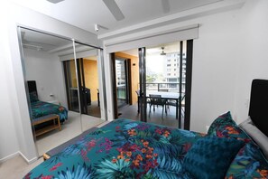 Apartment, Smoking - Zen Golden Bay Harbour View Pool Balcony (Darwin)