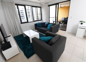 Apartment | 1 bedroom - Zen Golden Bay Harbour View Pool Balcony (Darwin)