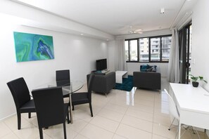 Apartment | 1 bedroom - Zen Golden Bay Harbour View Pool Balcony (Darwin)