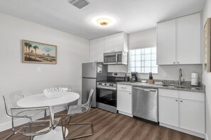 Fridge, oven, stovetop, dishwasher