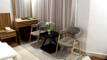 Deluxe Studio | In-room safe, iron/ironing board, free WiFi