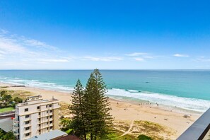 بالقرب من الشاطئ