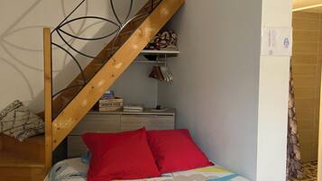 1 chambre, fer et planche Ă repasser, Wi-Fi gratuit, draps fournis