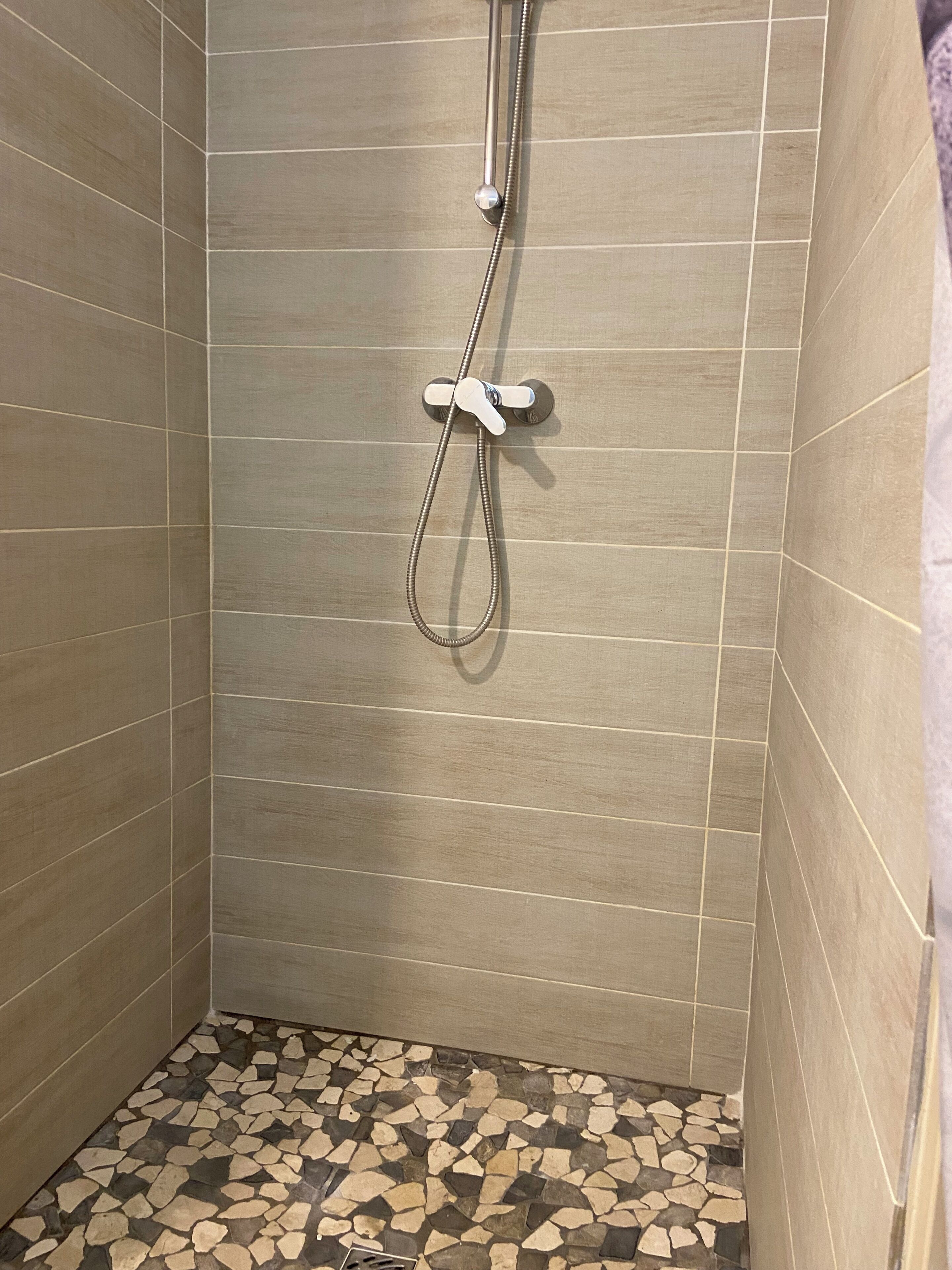 Haartrockner, Handtücher, Toilettenpapier